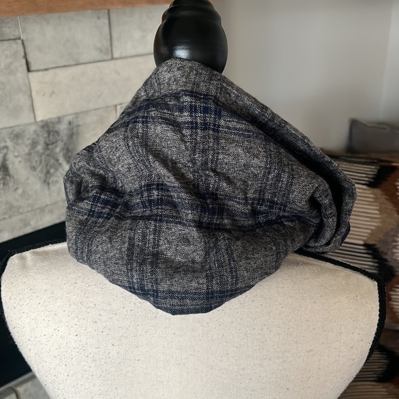 Beautiful Infinity Scarf - Picture 5 of 8